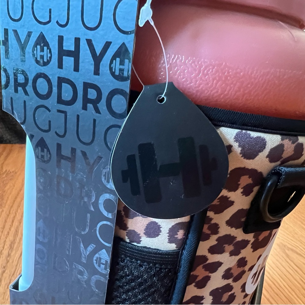 NWT Hydrojug 73 oz. Blush with Leopard Sleeve - Picture 6 of 7